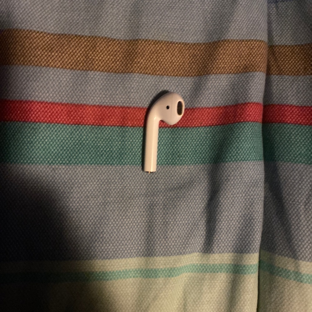 Right gen1 airpod and charging case
